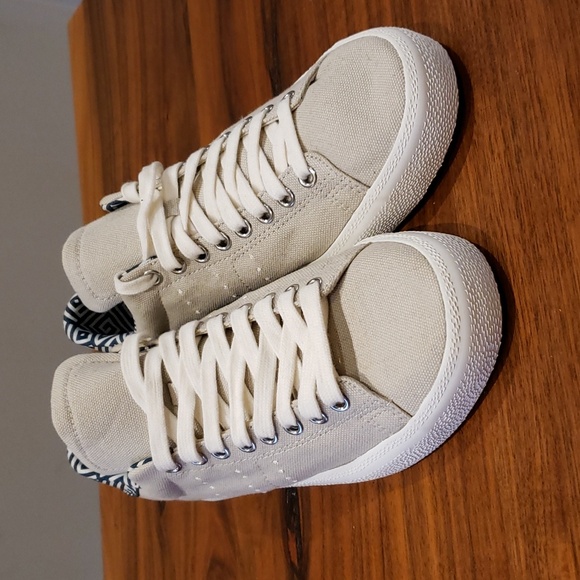 Adidas Originals NWOT Match Play Canvas Sneakers Men's 7.5 - Picture 2 of 8